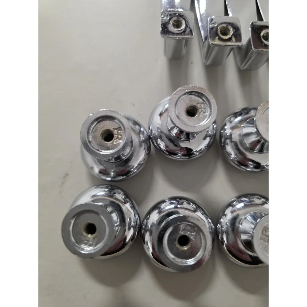 29 Pc Chrome Cabinet Hardware Lot 11 Drawer Pulls 18 Knobs w/ 2 Sizes‎ Screws
